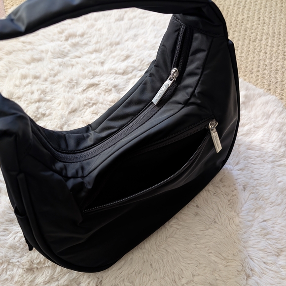 Black Lululemon 4L Mini Shoulder Bag - Picture 6 of 14